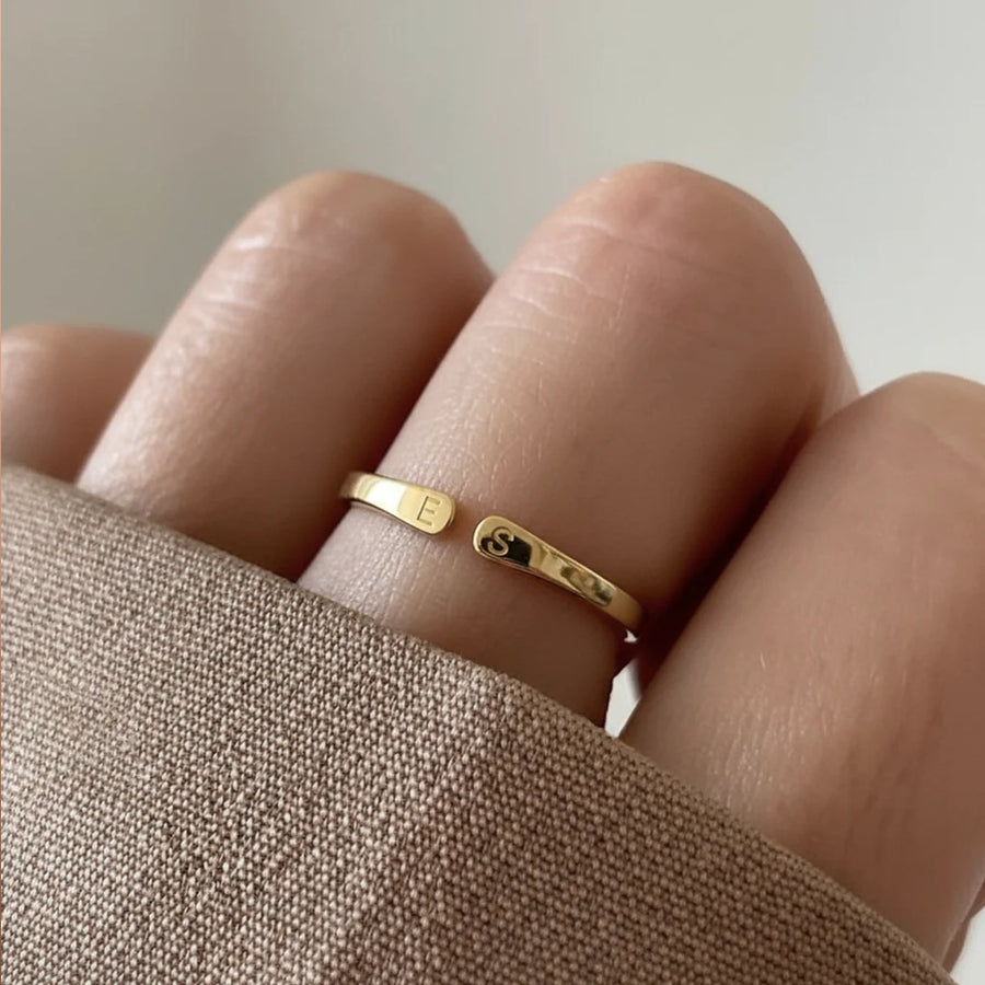 ANELLO CON INIZIALE REGOLABILE